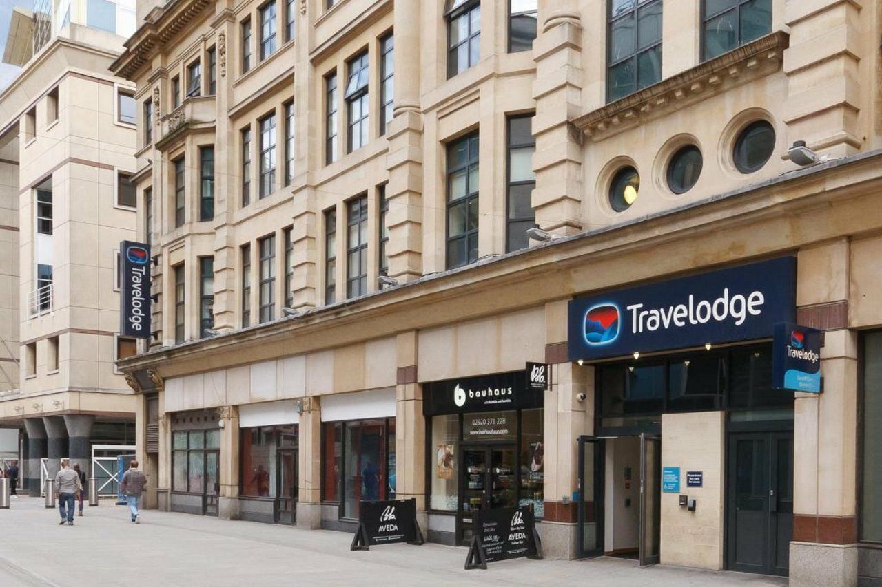 Travelodge Cardiff Central Queen Street Экстерьер фото